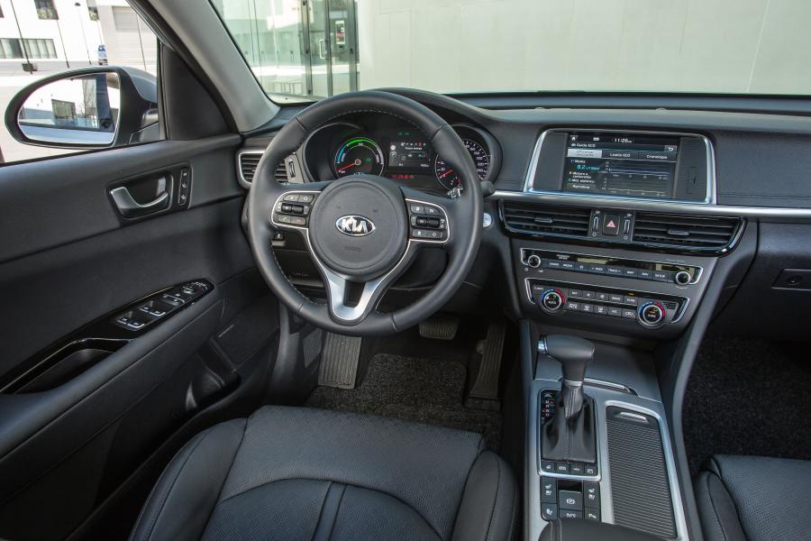 Интерьер Kia Optima Sportswagon Plug-In Hybrid (JF) 2017 года  (WW) (фото 38 из 40)